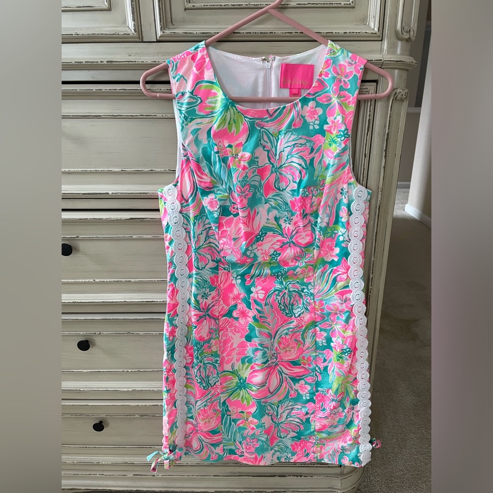 Lily Pulitzer shift dress
Bust 13”
Length 34”